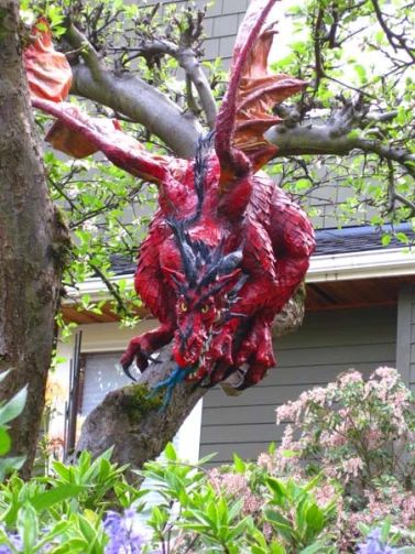 Outdoor Paper Mache, Paper Mache Dragon, Diy Paper Mache, Dragon Project, Boom Kunst, Class Inspiration, Paper Mache Projects, Making Paper Mache, Mache Art