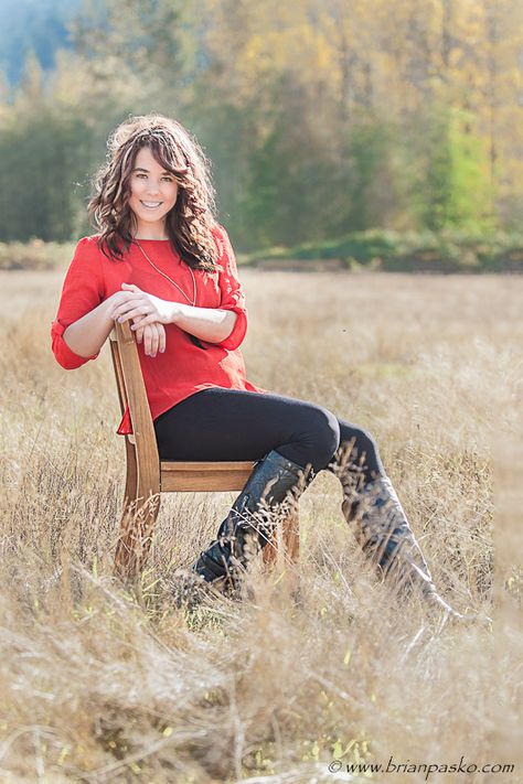 Chair Poses Senior Pictures, Seated Photography Poses, Portland Oregon Senior Photos, Sitting On Chair Poses Photo Ideas, Chair Pictures Photo Shoot, Indoor Senior Pictures, Field Poses, Chair Poses, Park Portrait