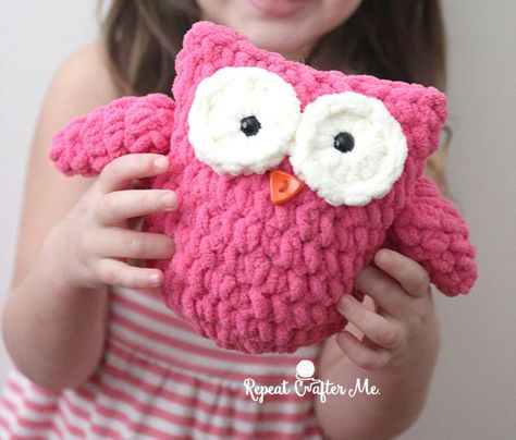 10 Quick and Easy Mini Amigurumi Patterns - Grace and Yarn Crochet Blanket Yarn, Bulky Yarn Crochet, Yarn Animals, Owl Crochet Patterns, Bernat Yarn, Repeat Crafter Me, Mini Amigurumi, Crochet Plush, Bernat Blanket Yarn