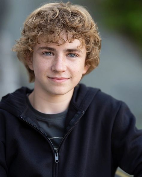 #walkerscobell #percyjackson Percy Jackson Serie, Jackson Walker, Films Movies, Percy Jackson Cast, Walker Scobell, Child Actors, Disney Plus, Percy Jackson And The Olympians, Future Boyfriend