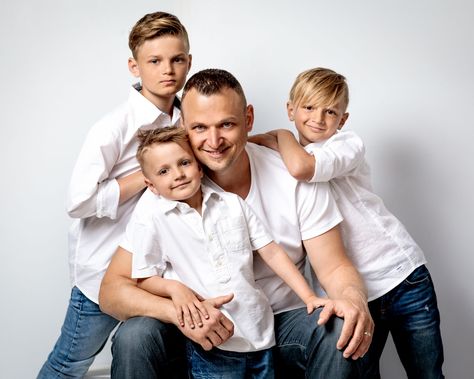 There's not a dull moment with these three around! Boys bring such unique energy and joy to a family and brotherly love is one of the wonders of life! Dad wouldn't have it any other way ❤️ Family Photo Studio, Horse Family, Portrait Photography Tips, Family Photo Pose, Three Brothers, Three Boys, Brotherly Love, Poses Reference, Single Dads