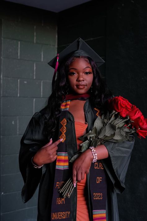 grad photoshoot, grad photoshoot inspo, hbcu, college, green cap and gown, white dress, graduation dress, stole, tassle, poses, graduate photo poses, black girl, graduation makeup, darkskin, darkskin makeup, roses, flowers, graduation flowers, lashes, face card, silver jewlery, white heels Green Cap And Gown, Graduation Stole Ideas, Stole Ideas, College Grad Pictures, Nursing Graduation Pictures, Graduate Photo, College Graduation Pictures Poses, College Graduation Photoshoot, Dress Stole