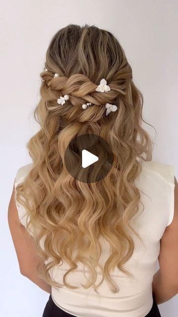 JESSICA KEIFE-OC bridal hair on Instagram: "Romantic bridal Halfup hairstyle ft. The Edelweiss Pins from my collection @jaykaybraidsandbridal 💗✨
These beauties are tagged or comment PINS & I’ll dm you a link 🫶🏽
.
Curling wand @bombayhair 5 in 1 wand 
.
Root spray @tresemme" Updo Curled Hairstyles, Jay Kay, Curled Updo, Up Hairdos, Wedding Makeup Tutorial, Curling Wand, Gorgeous Eyes, Bridal Hair Pins, Wand Curls