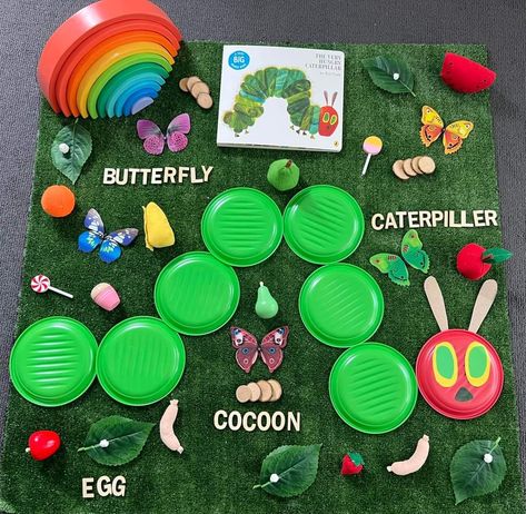 Butterfly Tuff Tray, Minibeasts Activities, Hungry Caterpillar Classroom, Hungry Caterpillar Food, Caterpillar Activities, The Very Hungry Caterpillar Activities, Hungry Caterpillar Activities, Sensory Activities Toddlers, Toddler Sensory