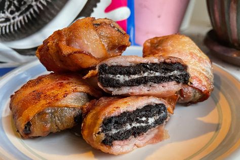 Bacon Wrapped Oreos, Air Fry Bacon, Cookies With Milk, Sweet Bacon, Bacon Cookies, Fried Oreos, First Time For Everything, Crispy Cookies, Bbq Seasoning