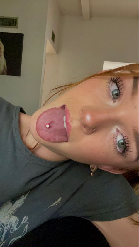 Tounge Piercing Women, Tounge Piercing Kissing, Small Tongue Piercing, Tounge Piercings Aesthetic, Types Of Tongue Piercings, Tounge Pericings Aesthetic, Tongue Piercing Ideas, Tounge Out Face, Tongue Piercing Aesthetic