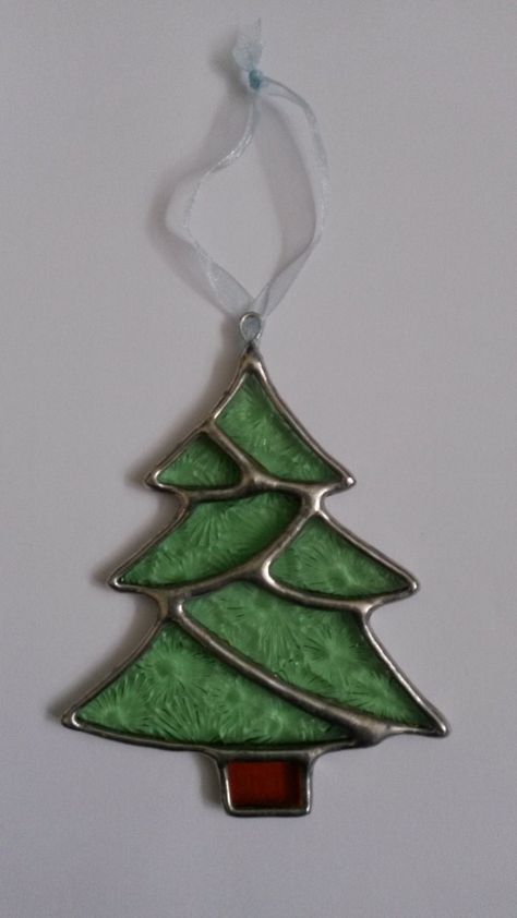 Christmas Tree Stained Glass Christmas Decoration Stained Glass Christmas Tree, Little Christmas Tree, Stained Glass Studio, Stained Glass Patterns Free, Stained Glass Angel, Glass Christmas Decorations, Making Stained Glass, Stained Glass Birds, Stained Glass Decor