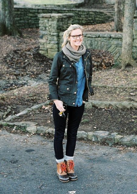 With denim shirt, jacket and black pants - Styleoholic How To Wear Hiking Boots, Duck Boats, Quoi Porter, Preppy Fall, Boating Outfit, Dress Sweater, Army Jacket, Chambray Top, Bean Boots