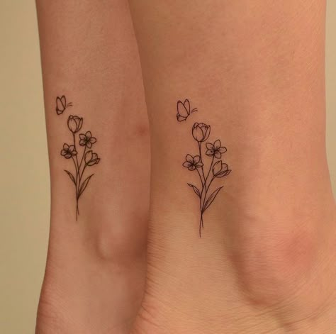 Flower Stems Tattoo, Matching Tulip Tattoo, Matching Flower Tattoos Mother Daughters, Matching Tattoo Sisters, Mom And Sister Tattoos, Dreamy Tattoo Ideas, Tattoo Sleeve Female, Cute Sister Tattoos For 2, Matching Flower Tattoos