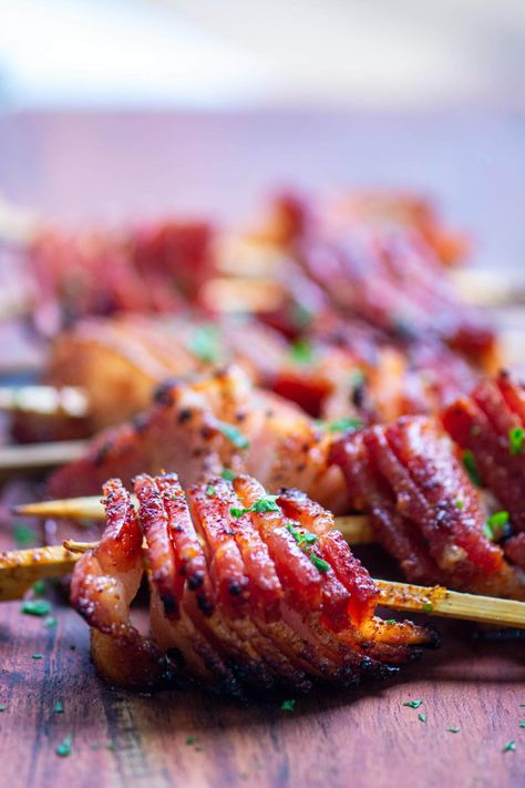 Bacon Serving Ideas, Bacon Lollipops Sticks, Bacon Lollipops, Bacon On A Stick, Bacon Skewers, Bacon Candy, Appetizer Skewers, Food On A Stick, Food Skewers