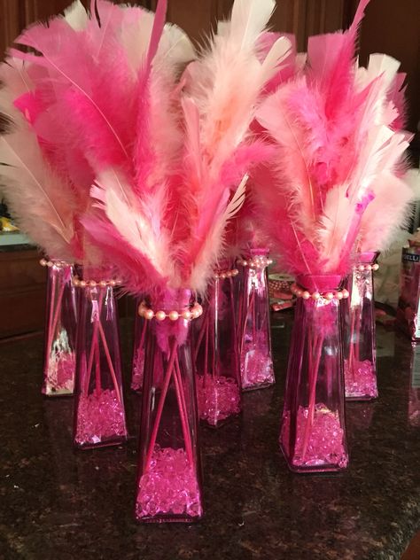 Pink feather center pieces All Shades Of Pink Party Decorations, Pink Diy Party Decorations, Pink Centerpieces Birthday Sweet 16, Pink Birthday Party Centerpieces, Pink Barbie Decorations, 2000s Party Centerpieces, Bratz Centerpieces Ideas, 10 Shades Of Pink Party, Barbie Themed Birthday Party Centerpieces