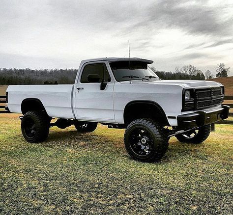 Double tap for this clean first gen! #dodge @j_newcountry #Offroaddynasty Sledding Snowmobile, First Gen Dodge, Cummins Diesel Trucks, 1st Gen Cummins, Dodge Diesel Trucks, Old Dodge Trucks, Studebaker Trucks, Dodge Diesel, Chevy Diesel Trucks