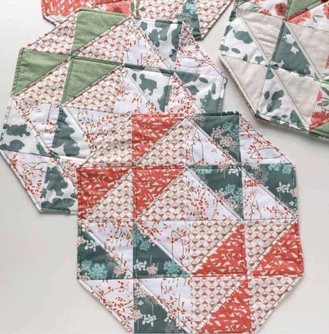 Quilted Placemats Patterns Free, Quilted Placemats Patterns Free Ideas, Circle Placemats, Round Table Placemats, Quilt Placemats, Easy Placemats, Quilted Table Mat, Quilted Placemat Patterns, Placemat Patterns