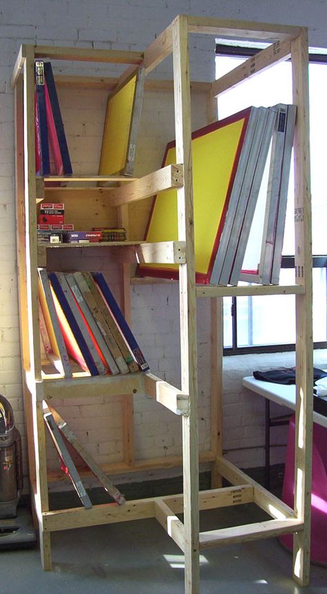 Screen Print Shop Work Spaces, Print Shop Organization, Screen Print Storage Ideas, Screen Print Studio Workspaces, Screenprinting Studio Home, Screen Print Studio, Screen Printing Room, Diy Screen Print, Rangement Art