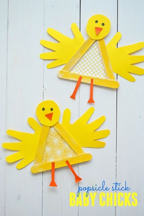 Cute Popsicle Stick Baby Chicks Craft Idea for Kids #kidscrafts #springcrafts #spring #kidsactivities Kunst For Barn, Påskeaktiviteter For Barn, Aktiviti Kanak-kanak, Easy Easter Crafts, Spring Crafts For Kids, Baby Chick, Diy Bricolage, Popsicle Stick Crafts, Daycare Crafts