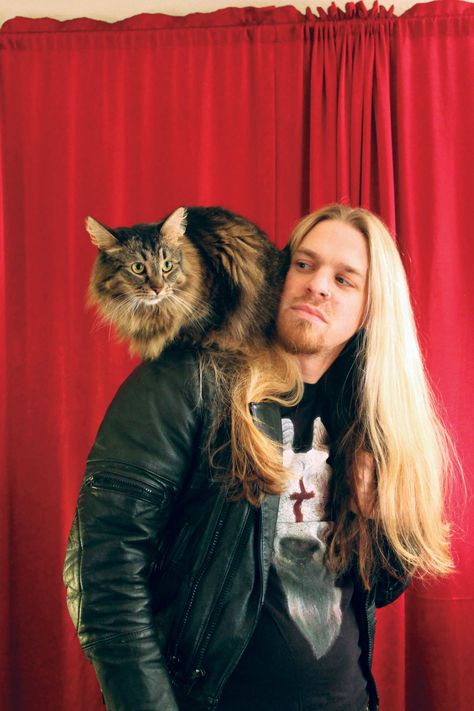 Unlikely Cat Ladies: Metalheads and Their Kittens Metalhead Guy, Metal Musicians, Kitten Photos, Cat Reading, Musica Rock, Power Metal, Cat Books, Dark Horse Comics, Thrash Metal