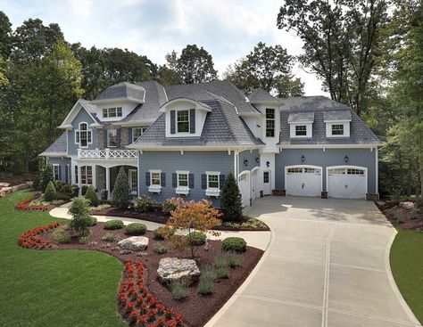 Interior Design Ideas Side Garage Driveway, House Entrance Ideas, Car Garage Ideas, Car Driveway, Side Garage, Home Office Layouts, Garage Design Interior, Craftsman Exterior, Interior House Colors