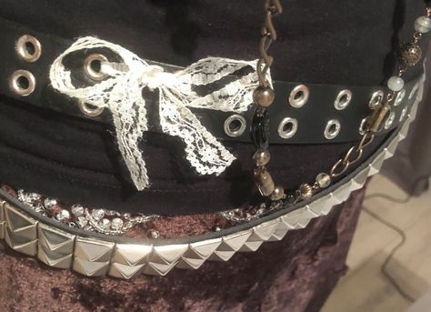 Alt Core Aesthetic, Emo Belt Outfit, Alternative Fashion Aesthetic, Crowcore Jewelry, Alt Belt, Alternative Vibes, Earth Tones Aesthetic, Alt Jewelry, Jewelry Lace