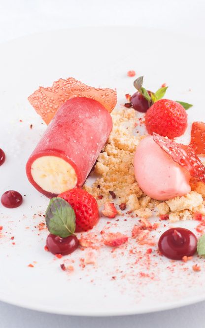 This tempting dessert from Matt Worswick combines different preparations of strawberry with luxurious vanilla for a really stunning dish. Vanilla Parfait, Dessert Recipes Chocolate, Autumn Dessert, Baking Lessons, Danish Butter Cookies, Fine Dining Desserts, Dessert Art, British Desserts, Great British Chefs