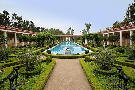 View of the Outer Peristyle Garden at the Getty Villa. Roman Garden, Backyard Creations, Persian Garden, When In Rome, Getty Villa, Mediterranean Plants, Internal Courtyard, Market Garden, Formal Gardens