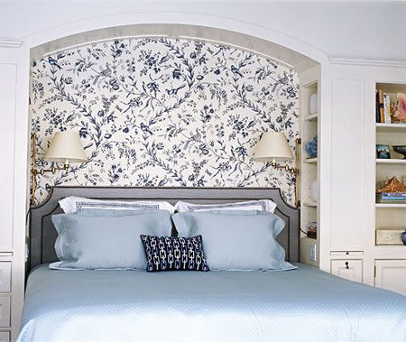 Bed Niche, Bed Alcove, Bedroom Alcove, Classic Bedroom Furniture, Wallpaper Bedroom Feature Wall, Bedroom Built Ins, Feature Wall Bedroom, Closet Built Ins, Side Shelves