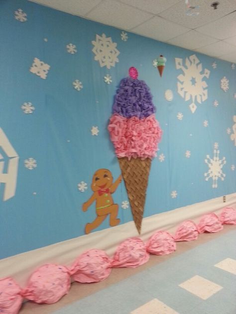 Candy Land Snowflake Lake- used butcher paper, twisted for wrinkle effect, then "piped" paper along floor...to look like piping on cake Piping On Cake, Christmas Hallway, Stall Decorations, Homecoming Decorations, Post Prom, Candyland Birthday, Candyland Party, Candy Theme, Candy Land Theme