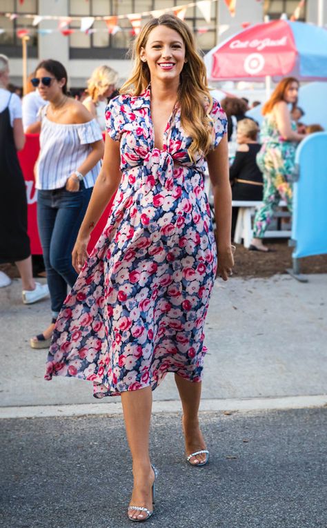 Lindsey Thornburg Clark Dress Blake Lively Pregnant, Girly Blouse, Blake Lively Ryan Reynolds, Celebrity Maternity Style, Blake Lively Style, Pregnant Celebrities, Maxi Outfits, Stylish Maternity Outfits, Stylish Celebrities