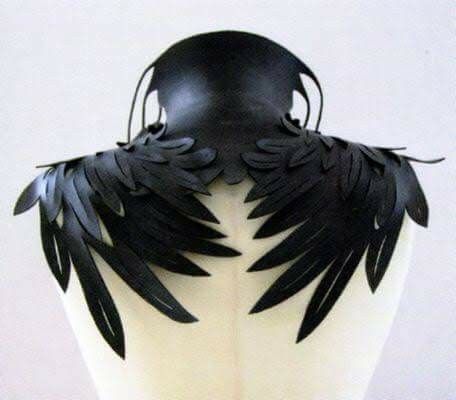 Would be cool over a cloak- leather feather mantle,  could buckle in front العصور الوسطى, Idee Cosplay, Rock Punk, Fantasy Costumes, Fantasy Clothing, Fantasy Fashion, Character Outfits, Mode Inspiration, Mode Style