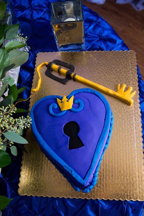 Kingdom Hearts Birthday, Kingdom Hearts Cake, John Cake, Funny Grooms Cake, Easy Birthday Desserts, Hearts Cake, Camo Wedding Cakes, Dragon Cakes, Purse Cake