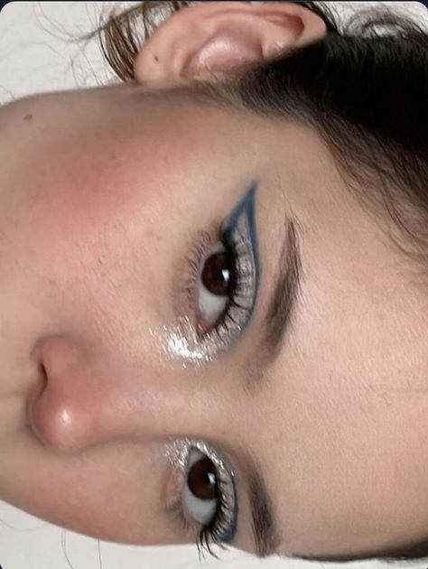 Brown Eye Makeup Prom, Cute Blue Eye Makeup, Make Up For Concert Night, Blue Makeup Looks Easy, Blue Concert Makeup, Midnights Inspired Makeup, Makeup Look Ideas Creative, Blue Outfit Makeup, Blue Star Makeup