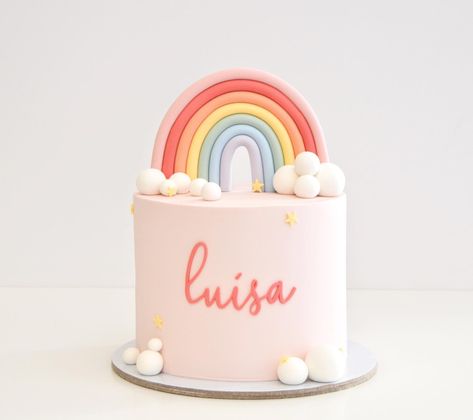 7 anos, 7 cores 🌈 #rainbow #rainbowcake | Instagram Teen Cakes, Cupcake Queen, Rainbow First Birthday, Rainbow Birthday Cake, Unicorn Birthday Cake, Rainbow Unicorn Birthday, Elegant Birthday Cakes, Rainbow Cupcakes, Rainbow Birthday Party