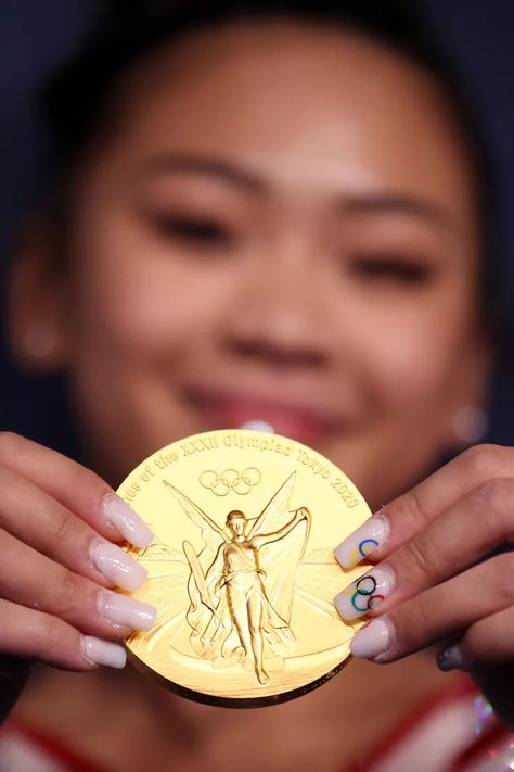 See Sunisa Lee's TikTok Dance With Her Gold Medal Brazilian Wool Hairstyles, Olympic Nails, Gymnastics History, Gymnastics Medals, Olympic Gold Medal, Women's Soccer Team, Rice Paper Decoupage, World Dance, Olympic Gold Medals