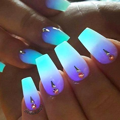 Glow In Dark Nails, Nails Glow In The Dark, Glow In The Dark Nails, Rave Nails, Epoxy Diy, Neon Acrylic Nails, Dark Nail, Making Candle, Craft Resin