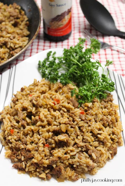 This is a delicious and easy dirty rice recipe made in minutes. This Creole dish is made with ground beef, Dirty Rice Recipe With Ground Beef, Dirty Rice With Ground Beef, Easy Dirty Rice Recipe, Dirty Rice Recipe Easy, Dirty Rice Recipe, Ground Beef Rice, Pork Chops And Gravy, Baked Bbq Chicken, Easy Hamburger