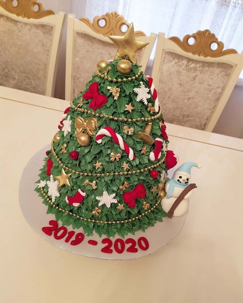 Cute Christmas Cakes, Cake Reference, Globe Cake, Christmas Cookie Cake, Christmas Themed Cake, Christmas Cake Designs, Christmas Tree Cake, Christmas Cakes, Tree Cakes