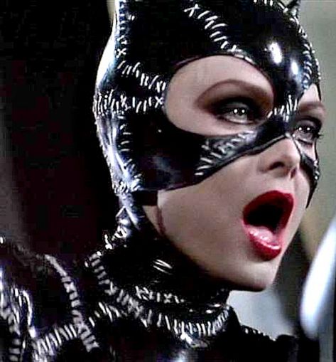 Michelle Pfeiffer Catwoman Costume, Poison Ivy Costume Diy, Catwoman Makeup, Batman Returns 1992, Batman Tv Show, Creepy Halloween Costumes, Catwoman Selina Kyle, Catwoman Cosplay, Batman Film