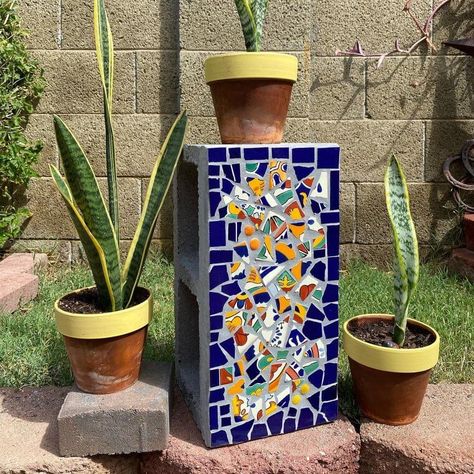 Cinder Block Mosaic Planters, Cinder Block Art, Cinder Block Mosaic, Painted Cinder Block Garden, Cinder Block Painting Ideas, Cement Block Ideas, Cinder Block Fence Ideas, Cinder Block Paint, Painted Cinder Blocks