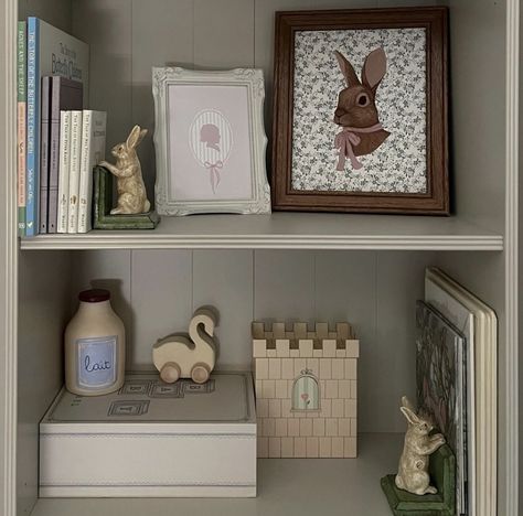 Dollhouse Out Of Bookshelf, Bookshelf Styling Nursery, Nursery Decor Shelves, Baby Girl Bookshelf Ideas, Nursery Bookshelf Decor, Antique Baby Nursery, Bookcase Nursery, Bookshelf Dollhouse, Kids Bedroom Space