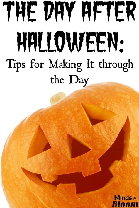 Every teacher dreads Halloween and, maybe even more so, the day AFTER Halloween. This post is full of ideas to help you make it through November 1st and avoid a crazy day! What Day Is Halloween, Halloween Elementary, November Teaching Ideas, 2022 Costumes, Day After Halloween, Halloween Tips, Halloween Teaching, October Classroom, Halloween Classroom