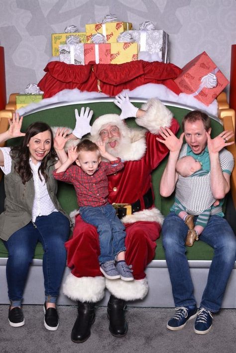 Family pictures with Santa: a great hack that lets you avoid waiting in line, and makes the entire Santa visit a fun experience that's the perfect family date! I'm sharing all the details in today's blog post!   #sponsored #santahq Santa Poses With Kids, Family Pictures With Santa, Family Photos With Santa, Photos With Santa, Pictures With Santa, Live Pictures, Santa Pictures, Visit Santa, Live Picture