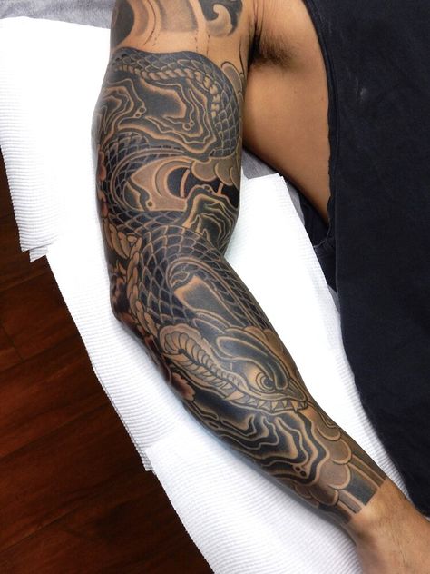 Tattoo Black Grey, Traditional Japanese Tattoo Sleeve, Japanese Phoenix Tattoo, Japanese Tattoo Artist, Dark Skin Tattoo, Japanese Snake Tattoo, Traditional Japanese Tattoo Designs, Black And Grey Tattoos Sleeve, Tattoo Japanese Style