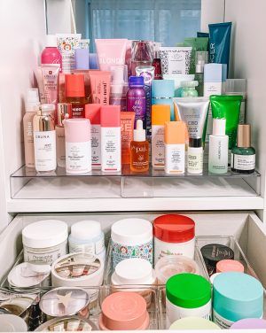 9 Genius Makeup Organization Ideas from a Professional Organizer Makeup Organization Ideas, Lotion Organization, Diy Brush Holder, Diy Makeup Brush Holder, Alat Makeup, Makeup Drawer Organization, Makeup Organization Diy, Care Organization, Makeup Organization Vanity