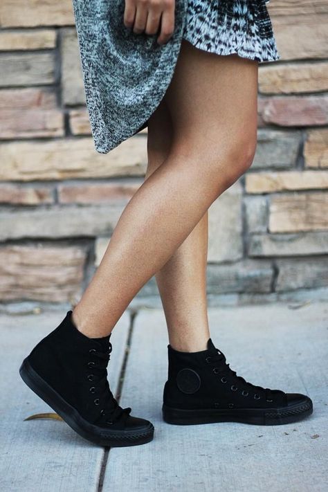 Black on Black Converse High Tops! Need these! Hightop Converse Outfits, Black Hightop Converse Outfit, All Black Converse Outfit, Black Hightop Converse, All Black High Tops, All Black Converse, How To Wear Vans, Black High Top Converse, Wedding Converse