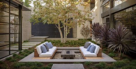 Sunken seating in the Sanctuary project, in La Jolla, Calif., by Hill Construction Co. | Photo: Aaron Leitz Photography Residential Construction, Home Exterior, Architect House, Outdoor Dining Area, California Homes, Indoor Outdoor Living, Construction Company, La Jolla, Outdoor Areas