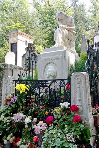 Chopin's grave, cimetière du Père-Lachaise à Paris - France Père Lachaise Cemetery, Grave Stone, Pere Lachaise Cemetery, Cemetery Statues, Famous Graves, Old Cemeteries, Cemetery Art, Parisian Life, I Love Paris