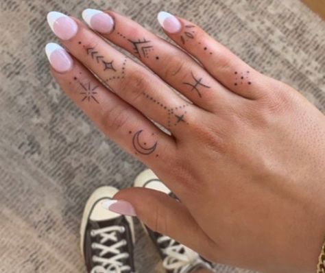 Hand ink Tattoo Love, Wall Tattoo, Tattoo Designs And Meanings, Hand Tattoo, Skin Art, Jena, Future Tattoos, Hand Tattoos, Tatting