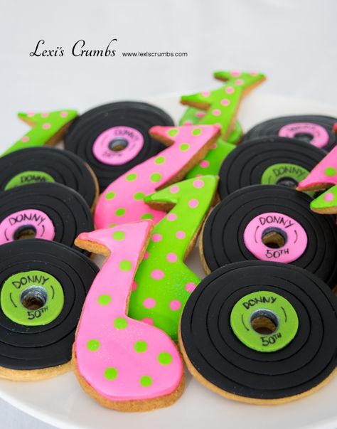 Records & music notes www.lexiscrumbs.com Record Cookies, Mushroom Cupcakes, Musica Disco, Iced Biscuits, Valentine Cookies, Cookie Ideas, Cut Out Cookies, Grad Party, Grad Parties