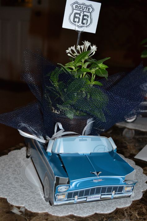 classic car centerpiece table decor Route 66 Party, Car Themed Wedding, Car Centerpieces, Classic Cars Birthday Party, Retirement Party Themes, Best Car Interior, Cars Decorations, Decor Centerpieces, Car Themed Parties