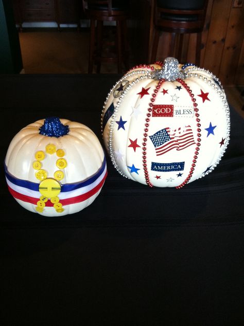 Patriotic pumpkins Patriotic Pumpkin Ideas, Fall Ideas Decorating, Decorated Pumpkins, Creative Pumpkin Painting, Painted Crafts, Pumpkin Decorating Contest, Painting Pumpkins, Pumpkin Contest, Pumpkin Decorations