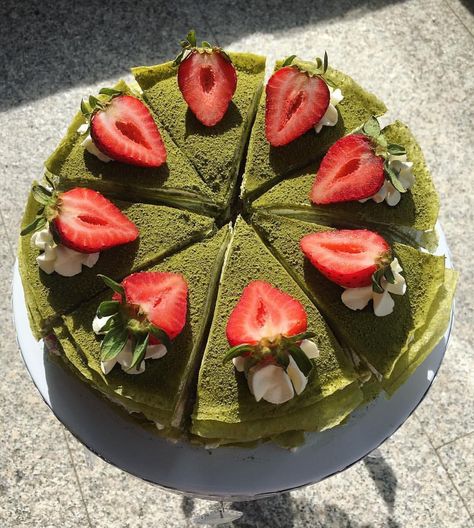 This is homemade : Matcha Crepe cake topped with strawberries : Vancouver British Columbia : @enjoyyourfood : Like what you SEE?! FOLLOW @matchafeels for more delicious matcha content! &Don't forget to use hashtag #matchafeels to share your matcha finds! Strawberry Matcha Crepe Cake, Mille Crepe Cake Aesthetic, Simple Homemade Salad Dressing, Matcha Crepe Cake, Cake Crepes, Crepes Cake, Homemade Salad Dressing Recipes, Mille Crepe Cake, Mille Crepes